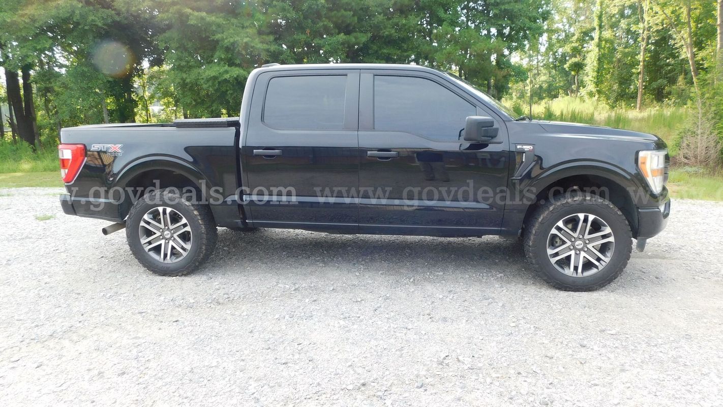 2022 Ford F-150 XL SuperCrew 5.5-ft. Bed 4WD STX