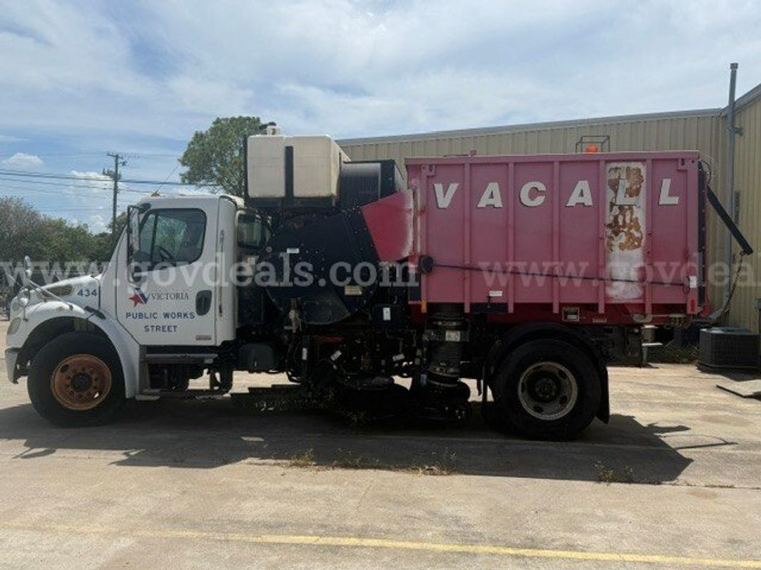 2009 Freightliner M2 106