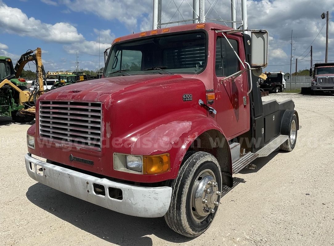 1998 International 4700 W/ Utility Welding Bed
