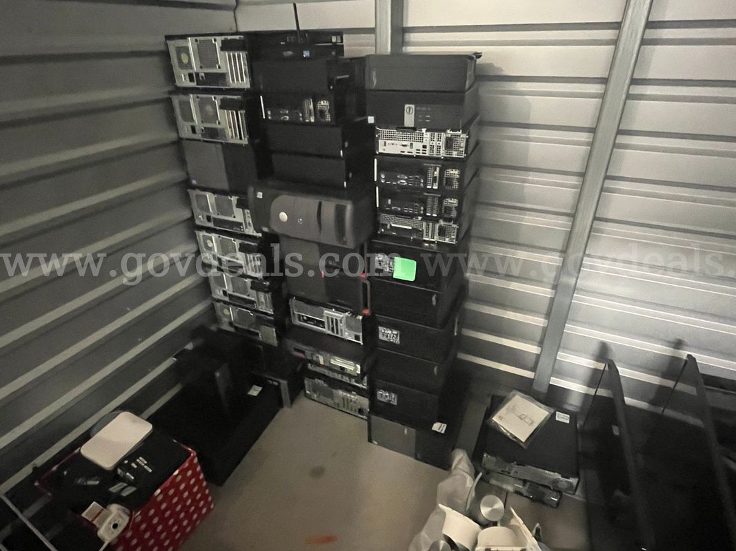 IT363: Lot of Desktop Computers