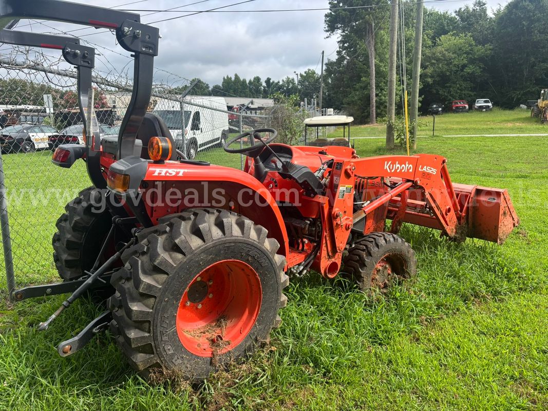 2022 Kubota L3301HST Tractor UNIT 74746