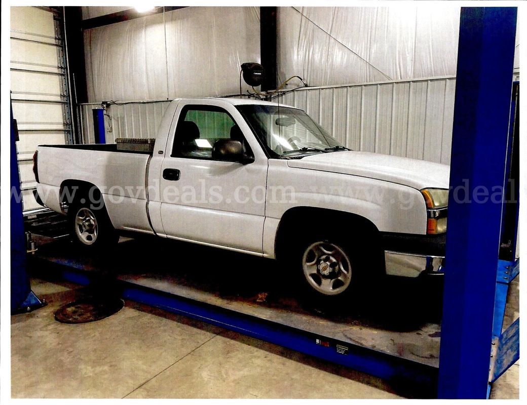 2004 Chevrolet Silverado 1500 Short Bed 2WD