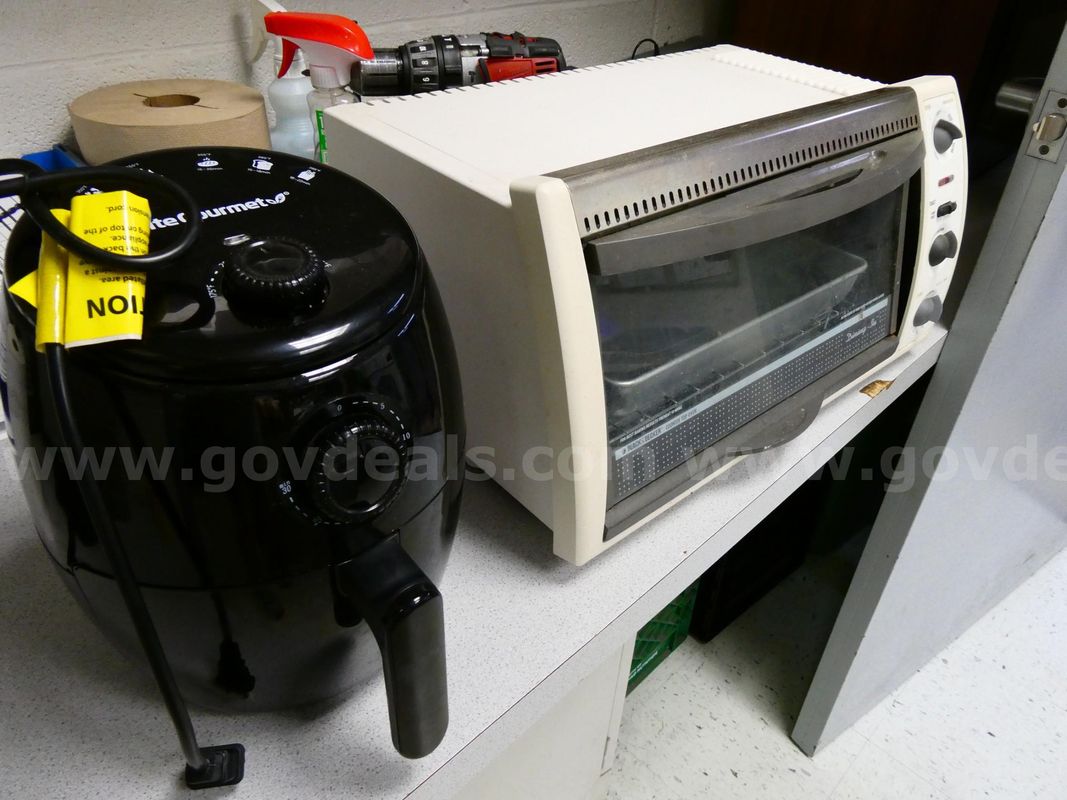 Elite Gourmet Fryer & Black & Decker Oven