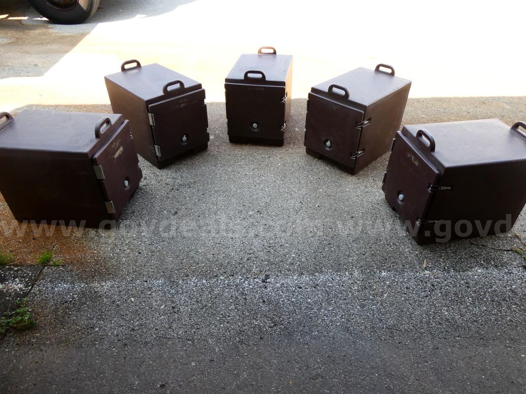 5 Cambro containers