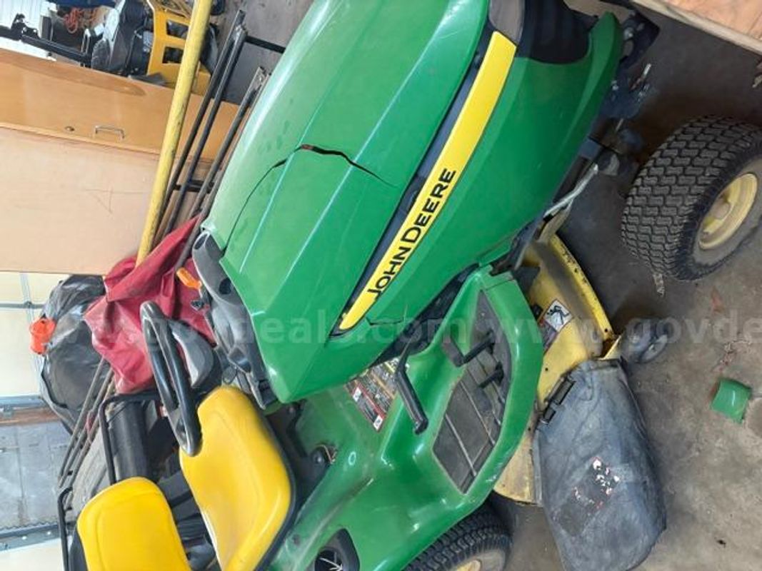 John Deere X300 Lawn Tractor