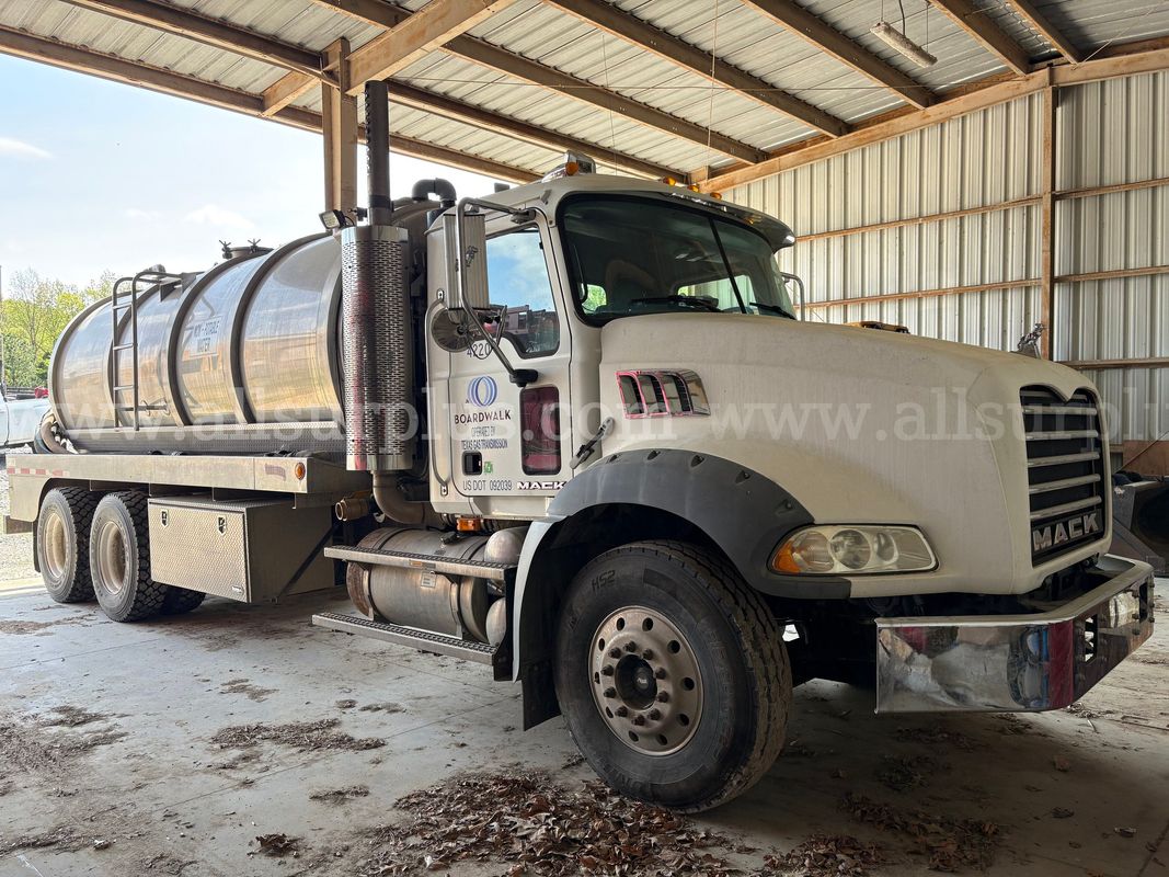 Water Truck, Mack, Model GU813, 100BBL/4,200 gal