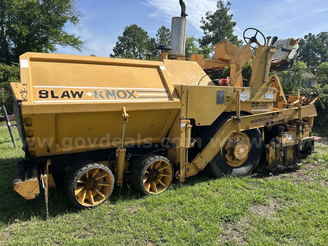PF161 Blaw Knox Asphalt Paver