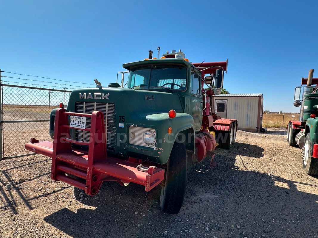 1985 Mack R686ST Winch Truck