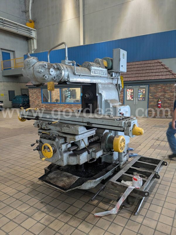 MILLING MACHINE