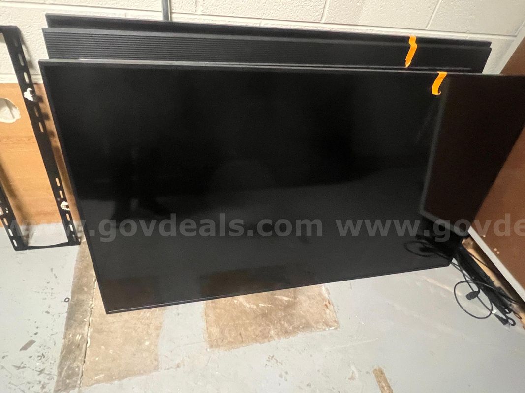 LOT OF FLAT SCREEN TV'S
