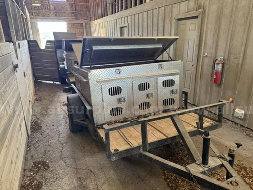Trailer, Flatbed, W/ 6 Dog Travel Box