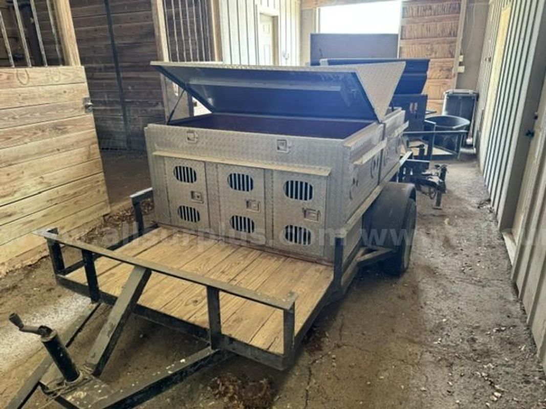 Trailer, Flatbed, W/ 6 Dog Travel Box
