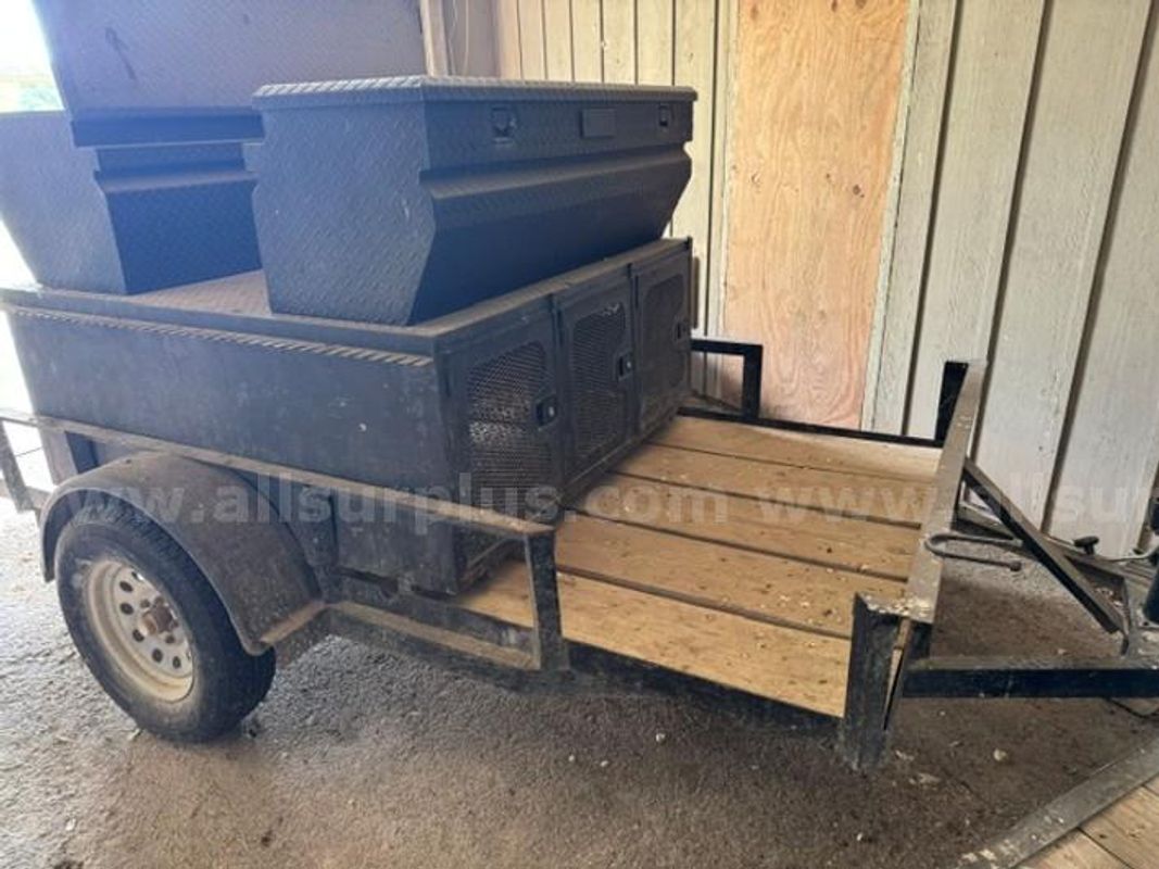 Trailer, Flatbed, W/ 6 Dog Travel Box