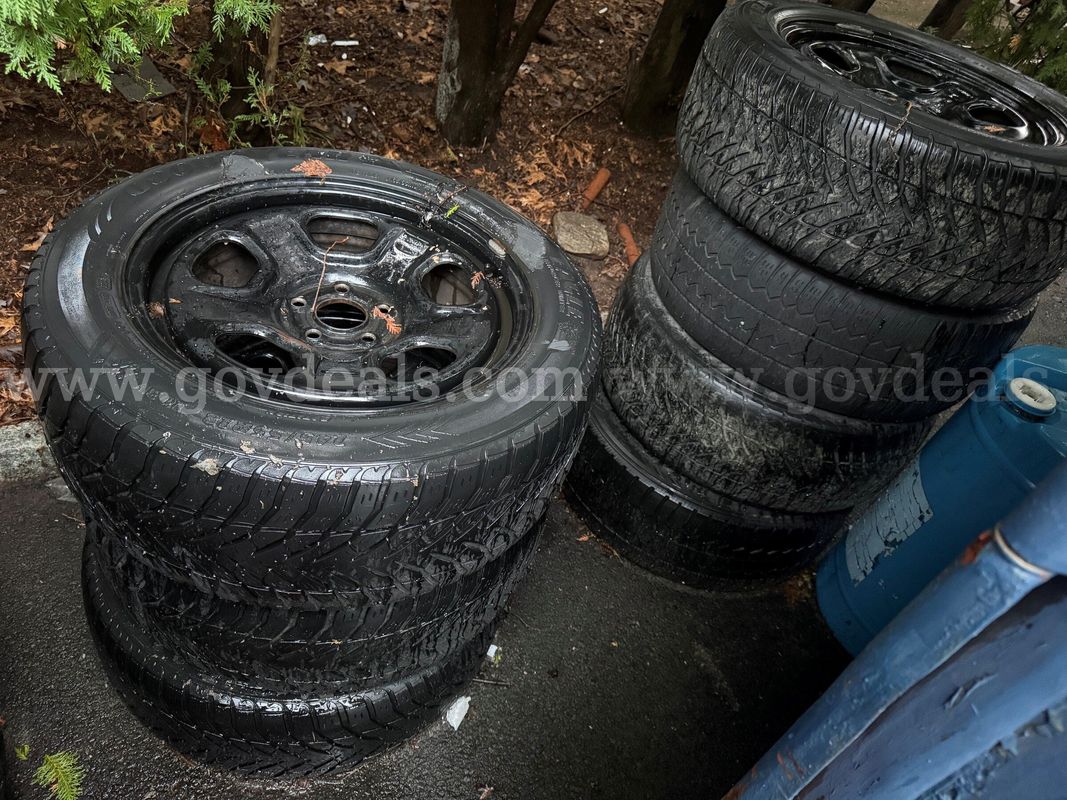 Lot of Seven (7)18" black steel wheels with sensors and worn tires fitting the Ford Explorer model years 2014 thru 2019.