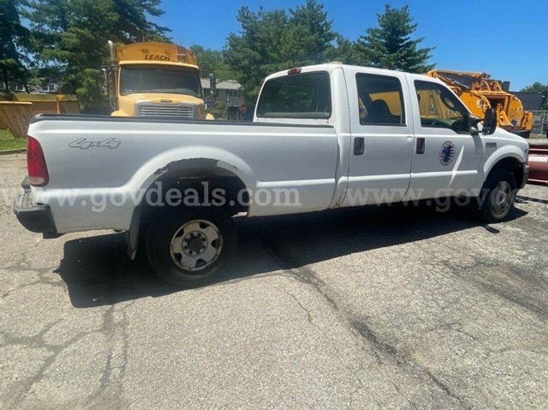 2005 Ford F-250 SD XL Crew Cab 4WD