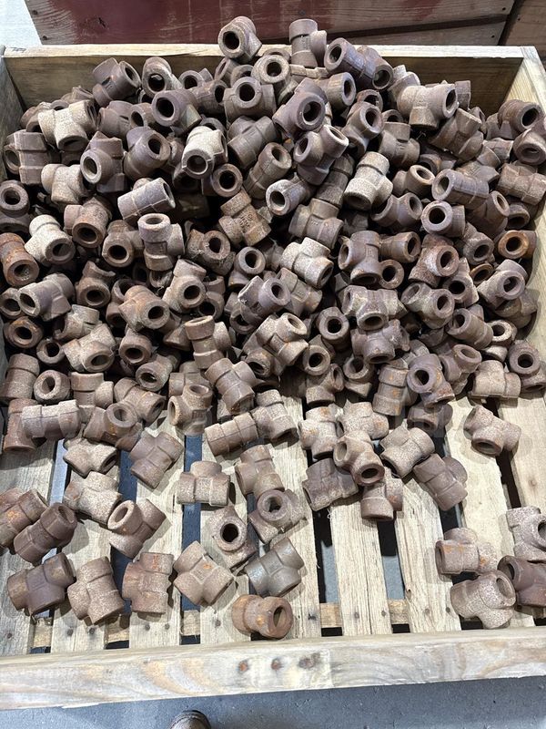 Fittings, 1in, Tees, Unions,Thrd, Qty Approx 910