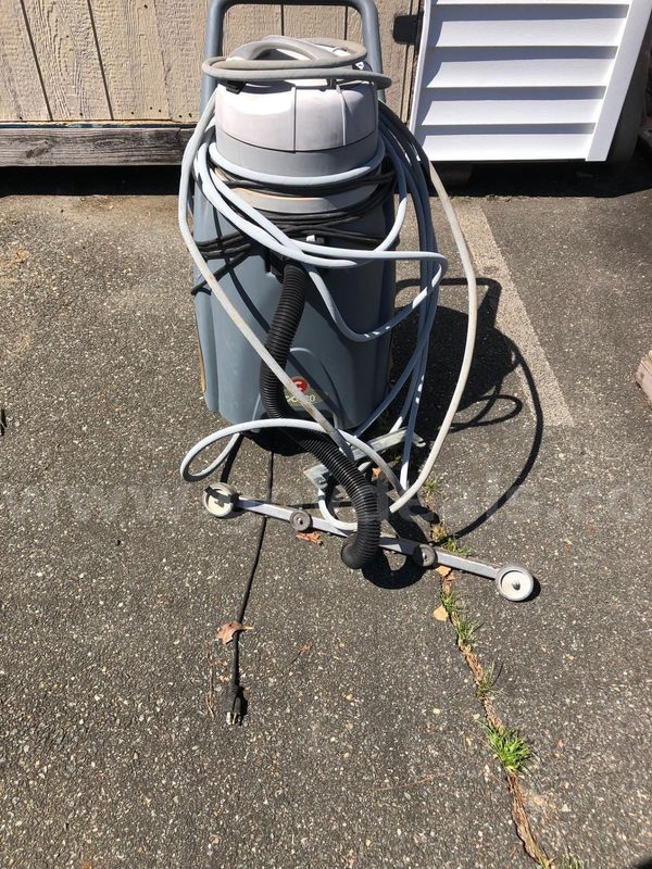 Comac Floor/Vacuum Cleaner - Model CA80