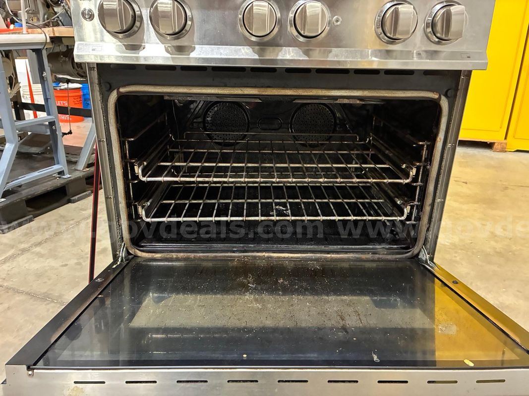 Zline Stove - Four (4) Burner - Gas Cooktop, Electric Oven