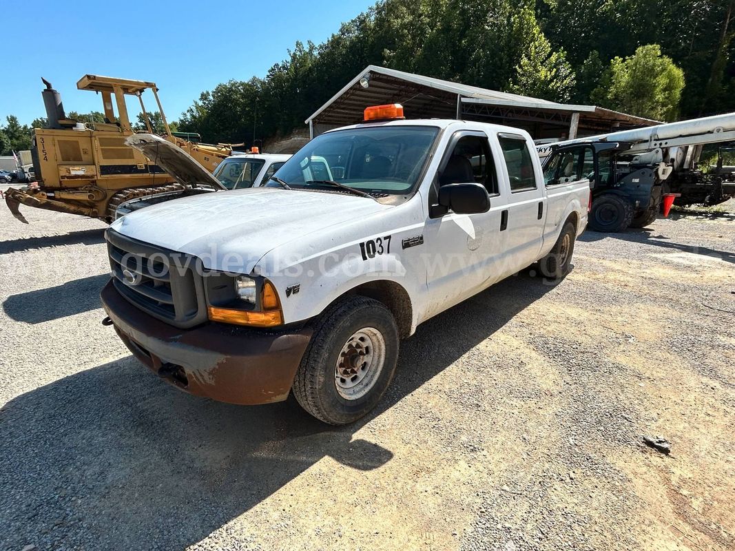 2000 Ford F-250 SD XL Crew Cab Short Bed 2WD
