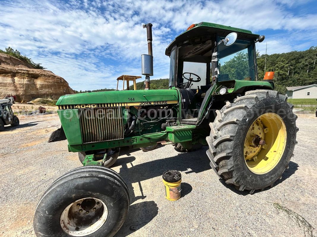 John Deere 4040 Agricultural Tractor with Enclosed Cab
