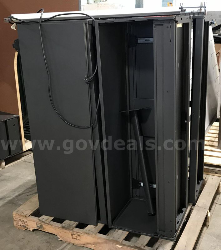 4 used overhead bins. (S2)