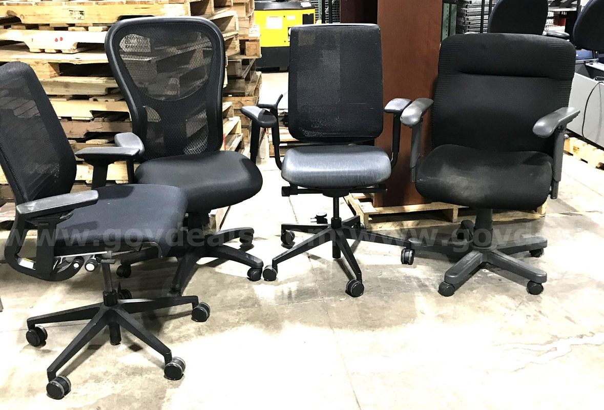 4 used black office chairs. (S2)