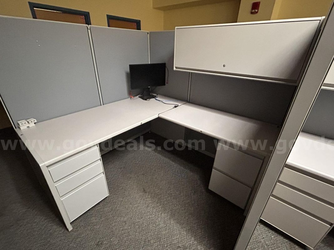 Used Corner Desk with Overhead Bin (WD-H)