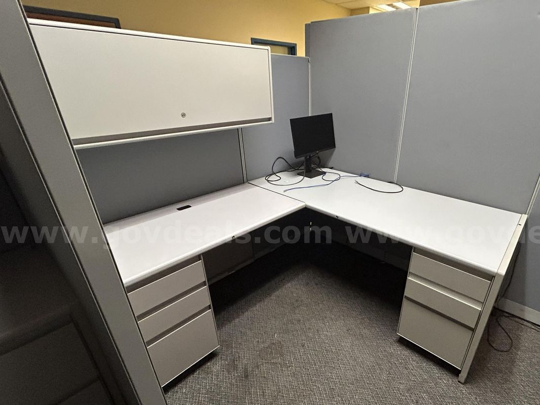 Used Corner Desk with Overhead Bin (WD-H)