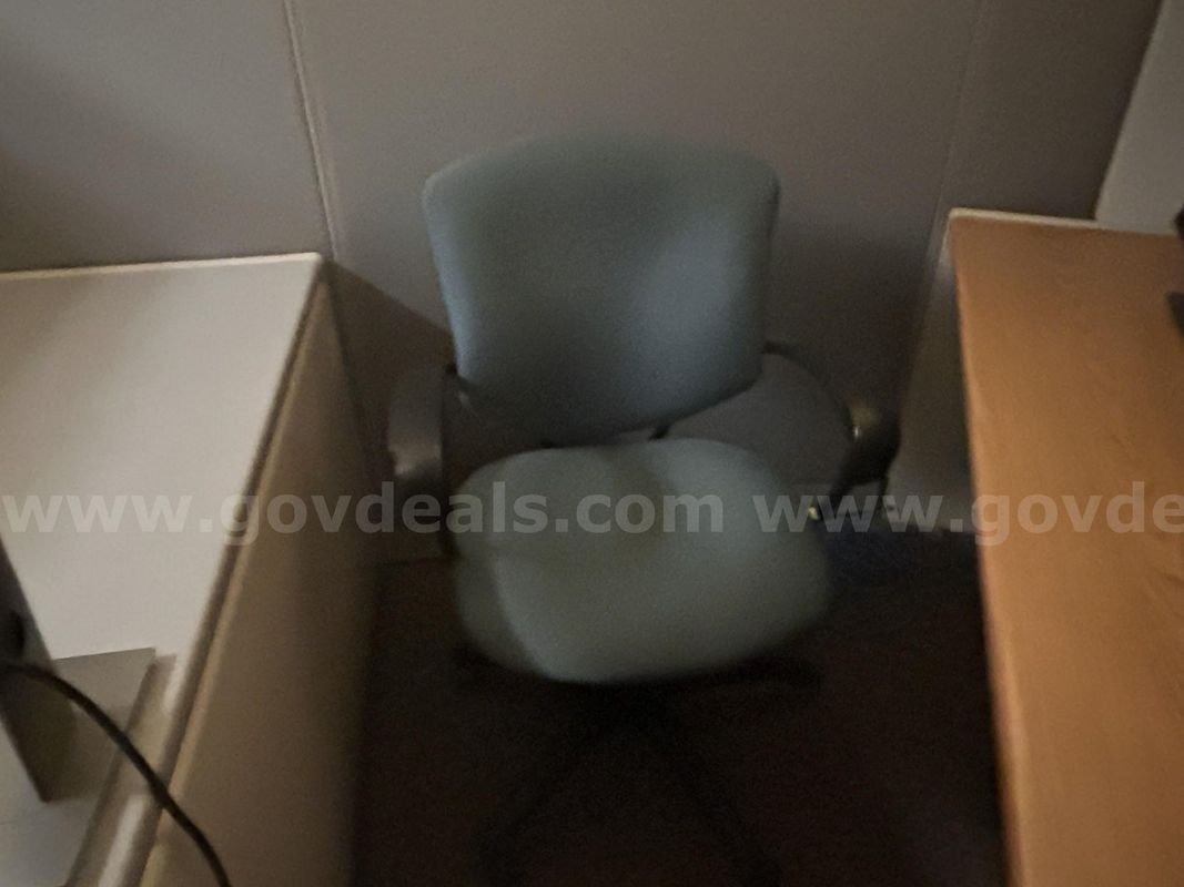 Used Grey Office Chair (WD-H)