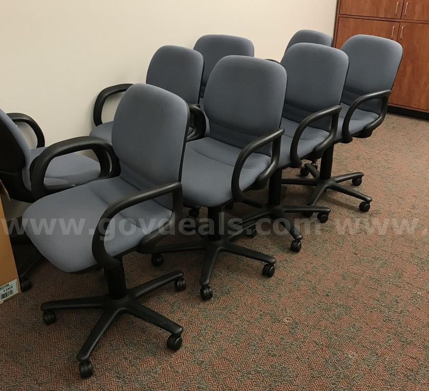 8 used matching blue rolling chairs. (WD1015)