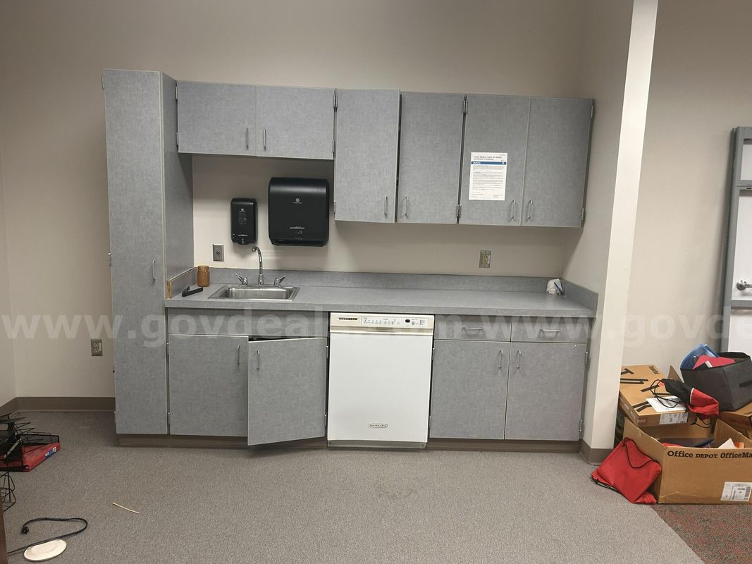 Used Office Kitchen with Dishwasher (WD-1031)