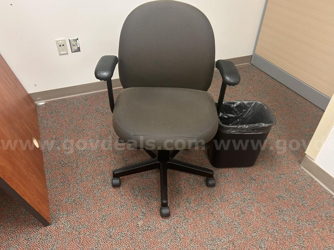 Used Brown Office Chair (WD-1031)