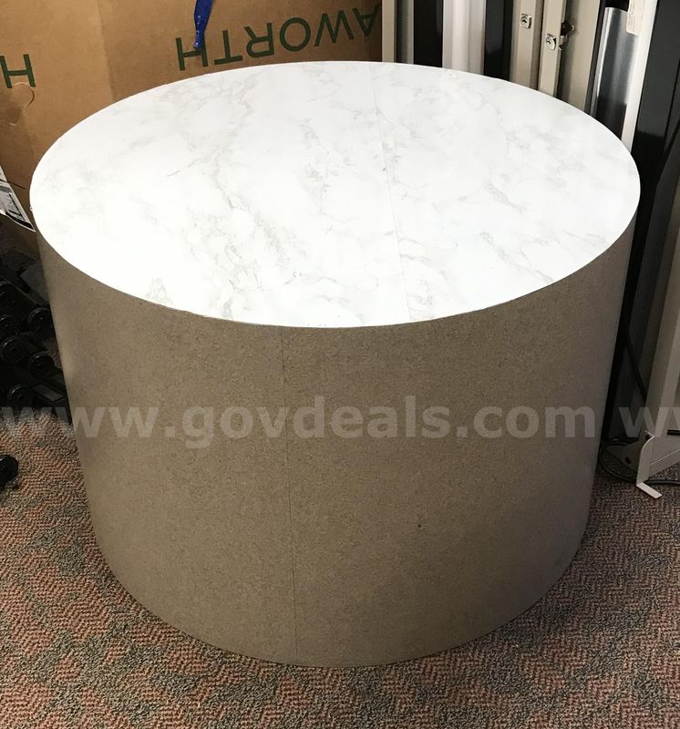 used round coffee table. (WD1028)