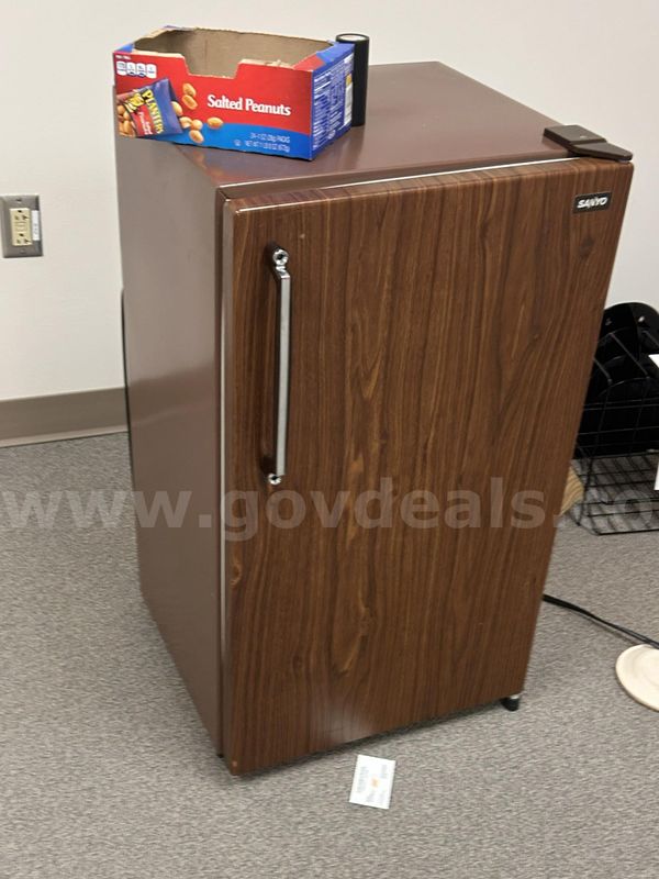 Used Sanyo Minifridge (WD-1028)