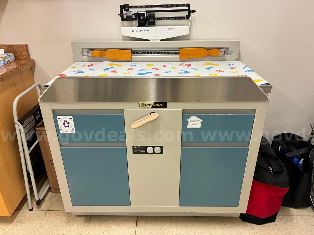 infant scale/examining table