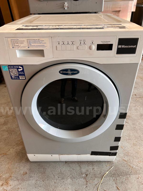 (1) Wascomat Crossover WHWF09810NM On-Premises Front-Load Commercial Washer 22 LBs