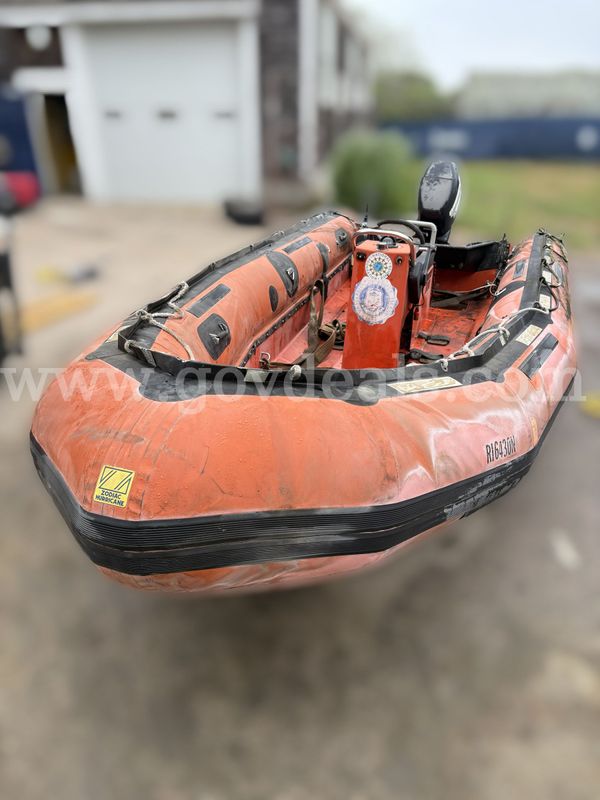 Single Lot of One (1) Zodiac Hurricane 530 & One (1) Evinrude 40HP Outboard Motor
