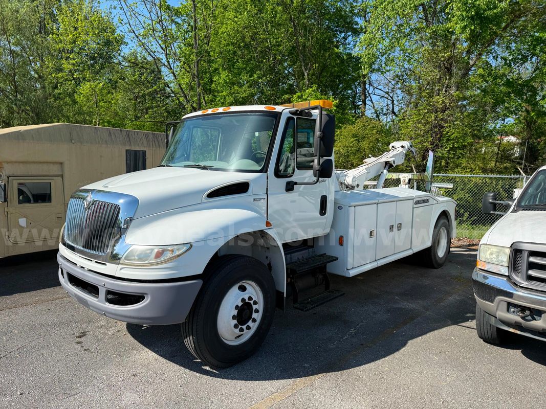 2009 International 4400 Wrecker
