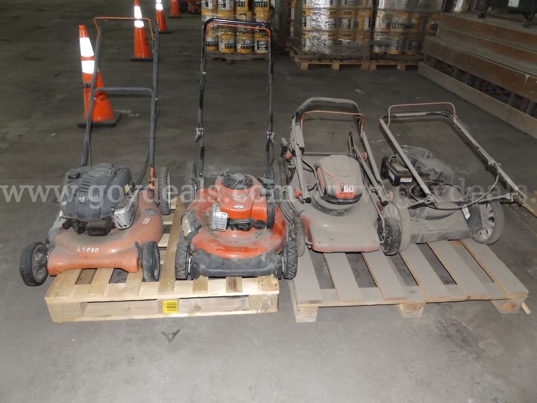 Lot - Push Mowers