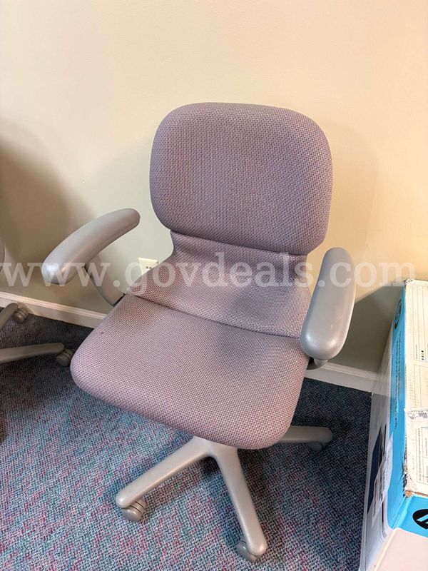 Lot of 15 Office Chairs – Used