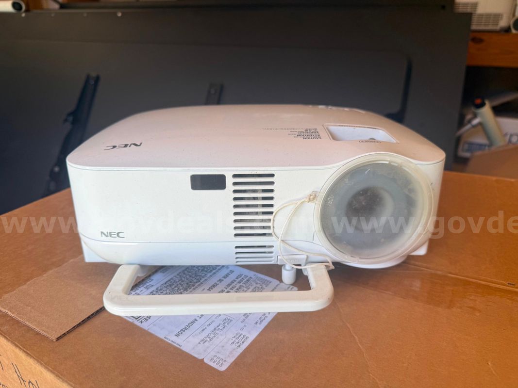 Lot of 9 NEC VT480 LCD Projectors – Used