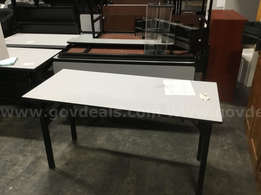 13 FOLDING TABLES 24 W /46 L