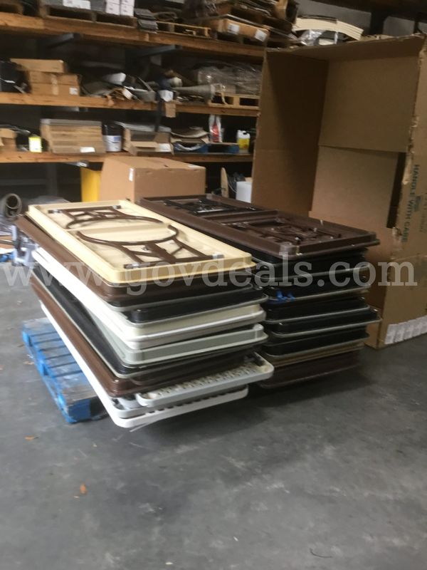 27 Out Door Tables