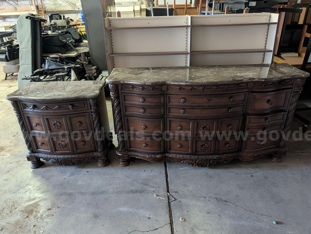 Matching Set of Chest of Drawers
