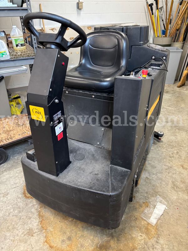 Champ 2929 Ride on Floor Scrubber