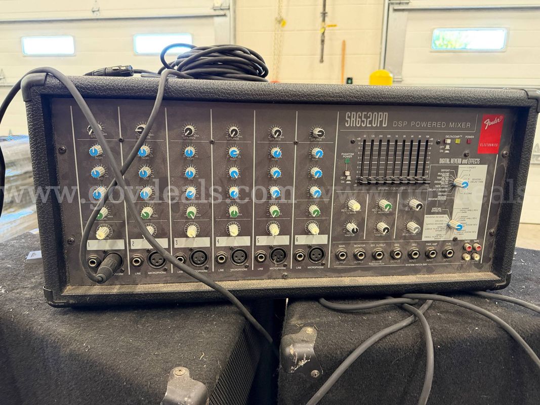 Fender SR6520PD Powered Mixer and Speakers