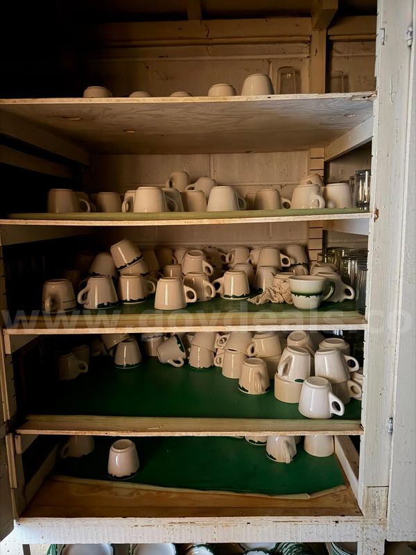 Lot of unknown amounts of glass mugs/cups