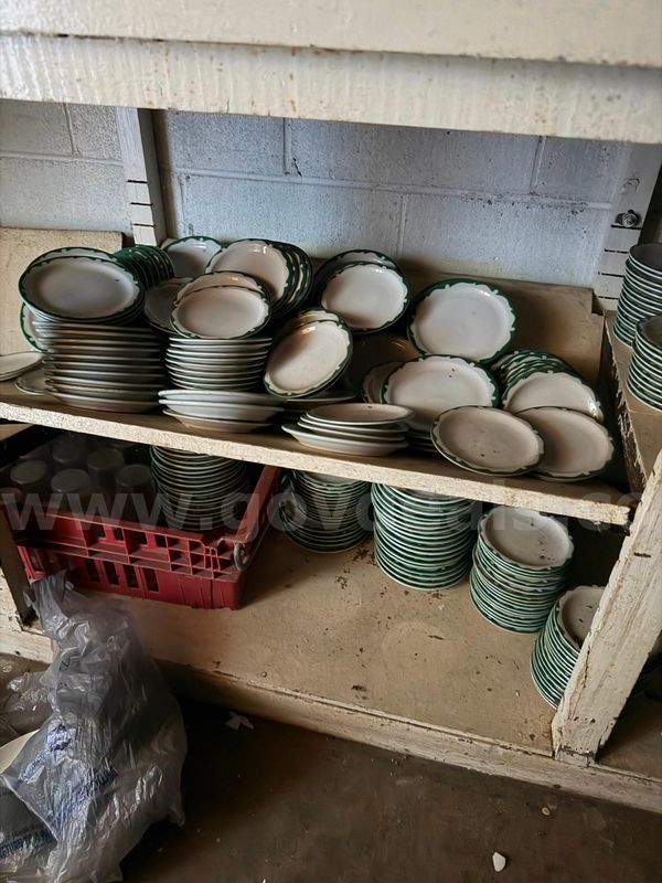 Lot of unknown amounts of glass plates