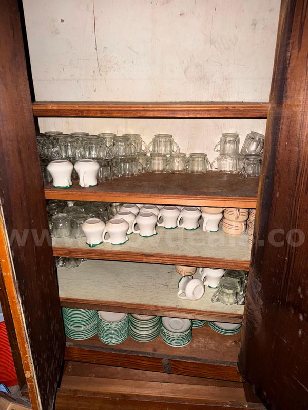 Lot of unknown amounts of glass/plastic cupware