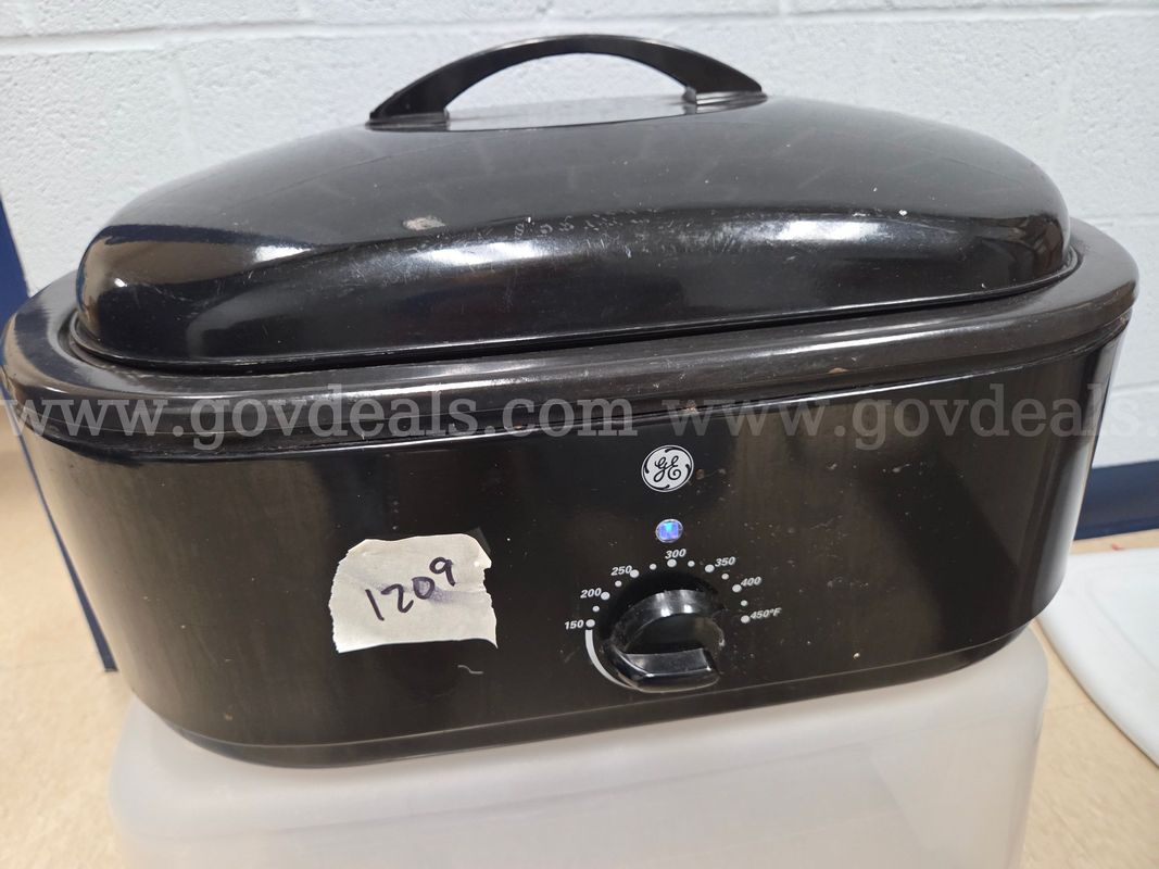 GE 22-qt Roaster Oven with 3 inserts and Lid